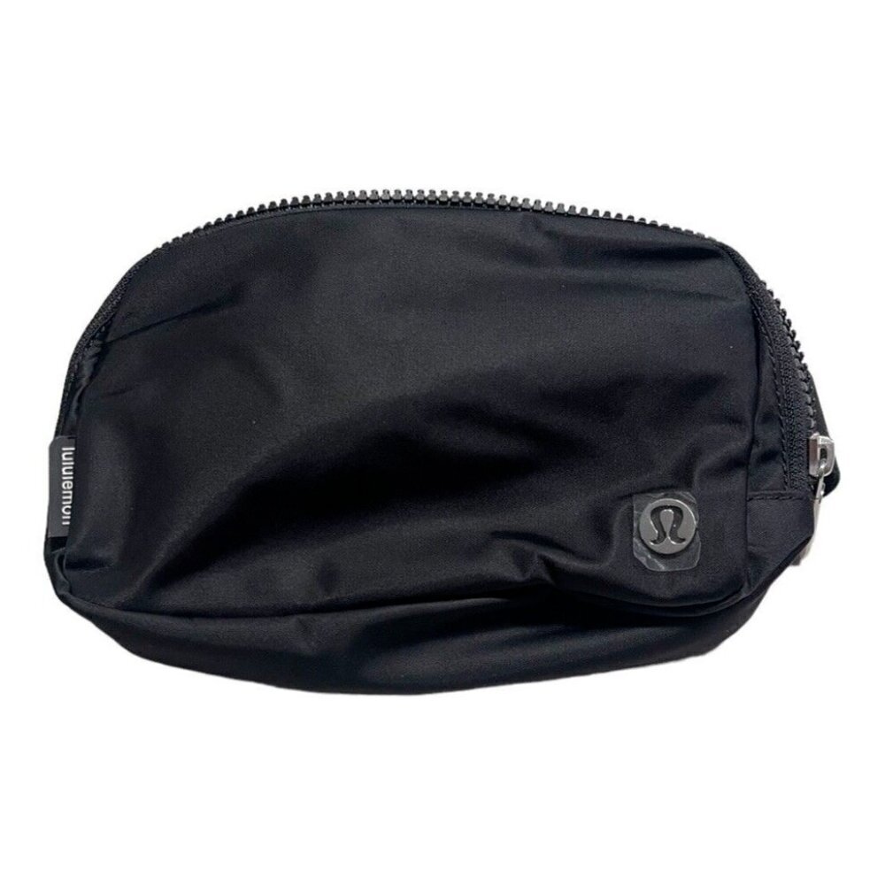 NWT Lululemon Everywhere waist bag & Fanny Pack Extended Strap Black